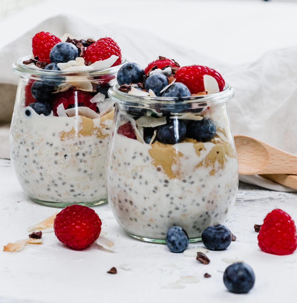 overnight oat puddings in glass jars