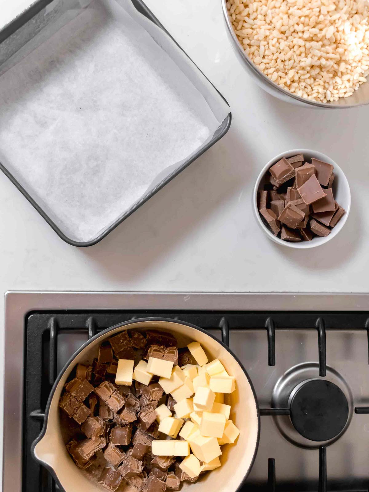 4 ingredients needed to make mars bar slice.