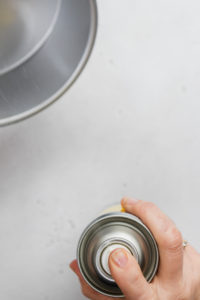 spray tin with oil