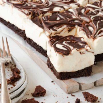sharing cheesecake bars