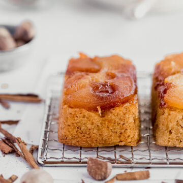 mini apple cakes