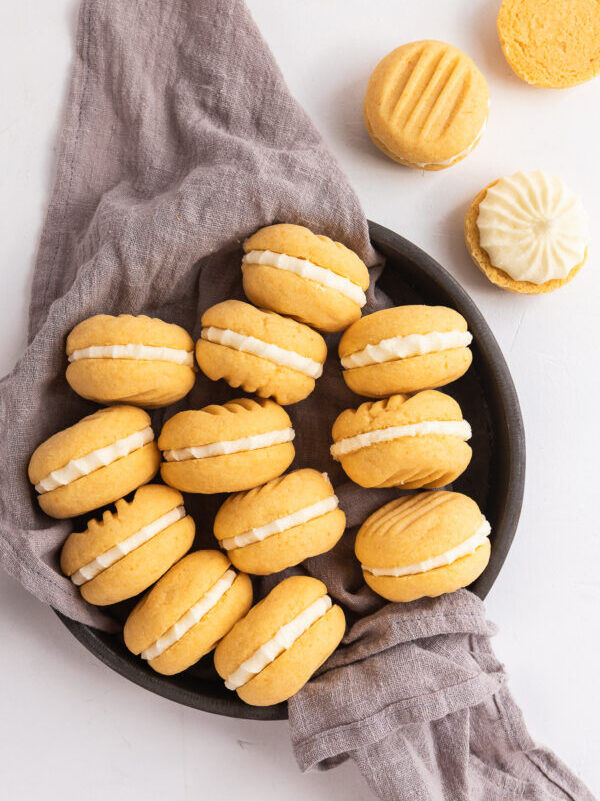 round tray of yo yo cookies