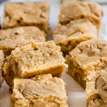 gooey white chocolate blondies