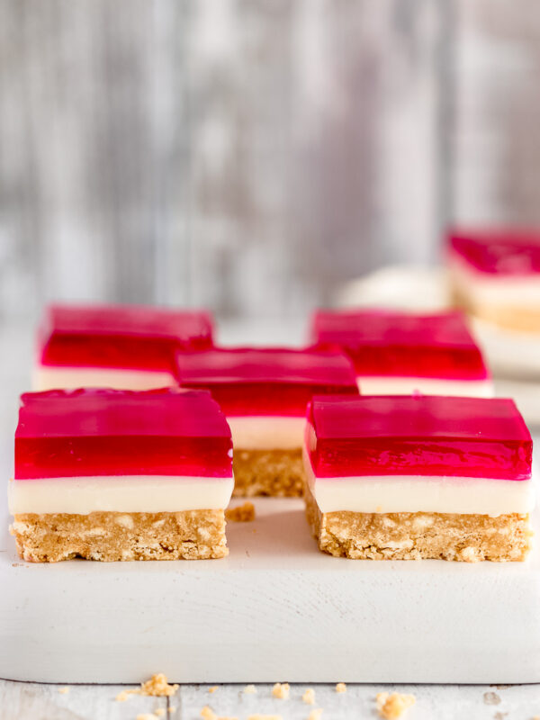 5 squares of jelly slice on a white wooden tray