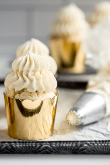 how to make fluffy vanilla buttercream frosting