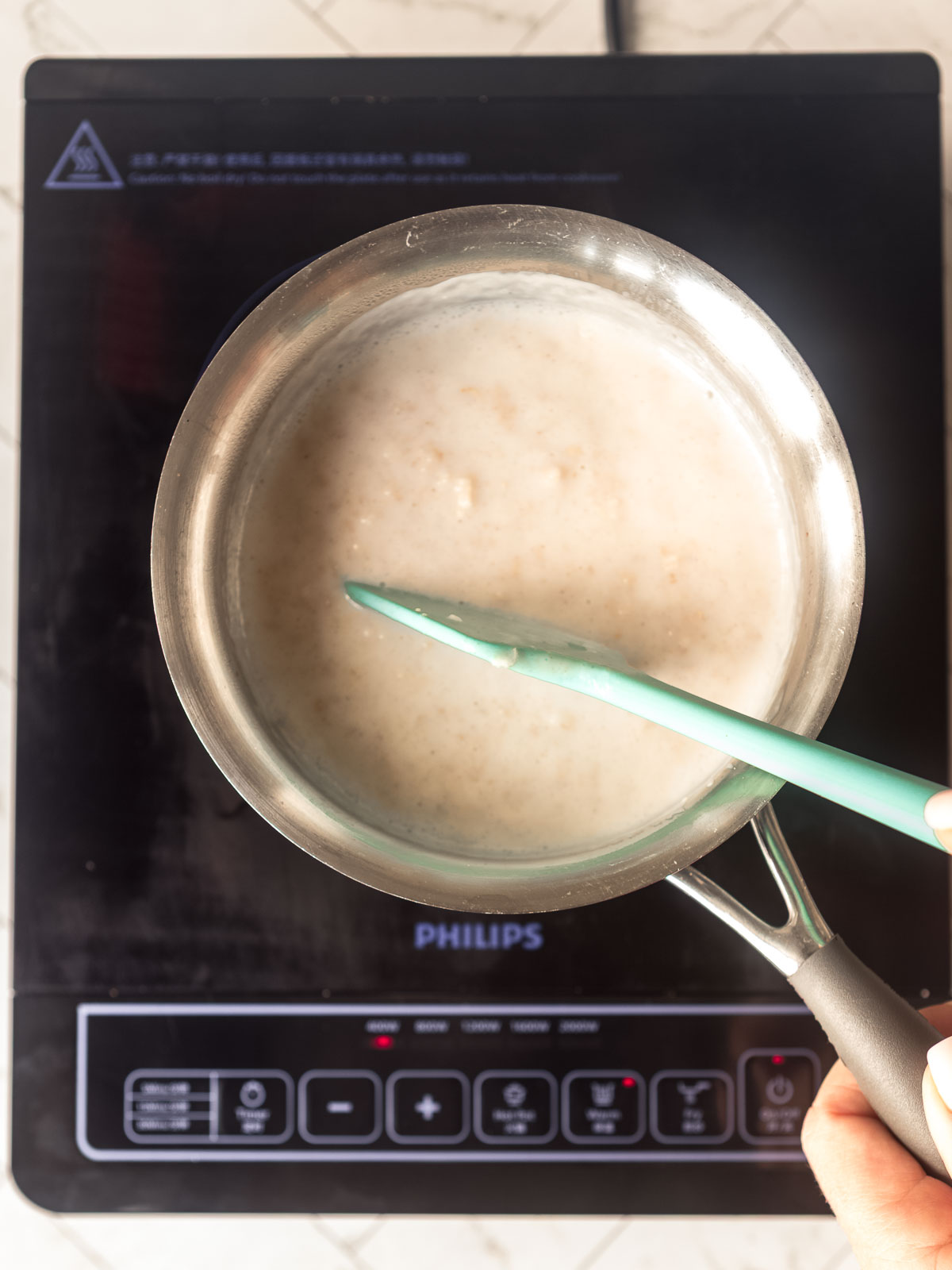 Making creamy porridge for two.