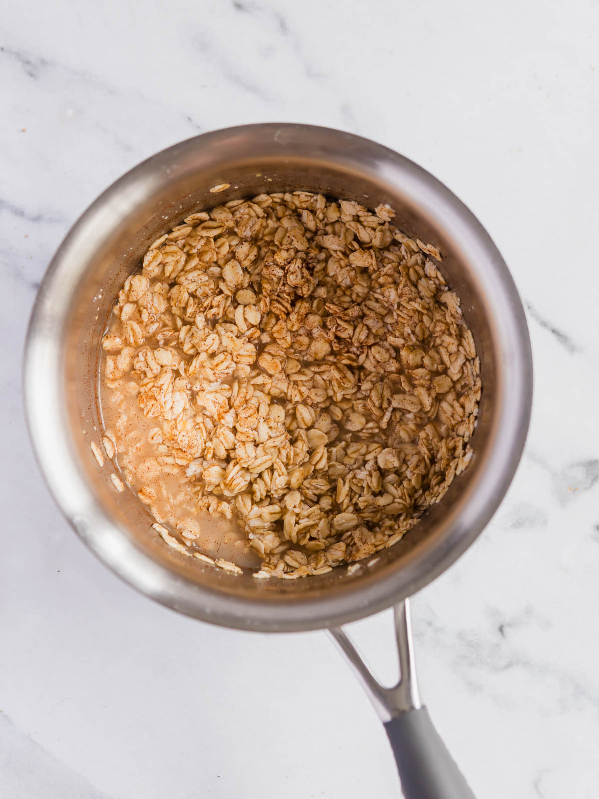 How to make a creamy porridge, by soaking oats in water.