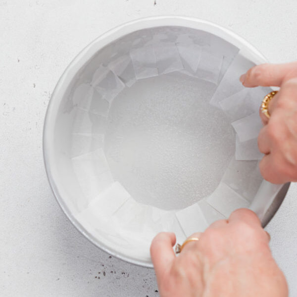 line tin with baking paper